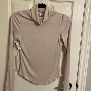 Aritzia turtle neck, brand new with tags!